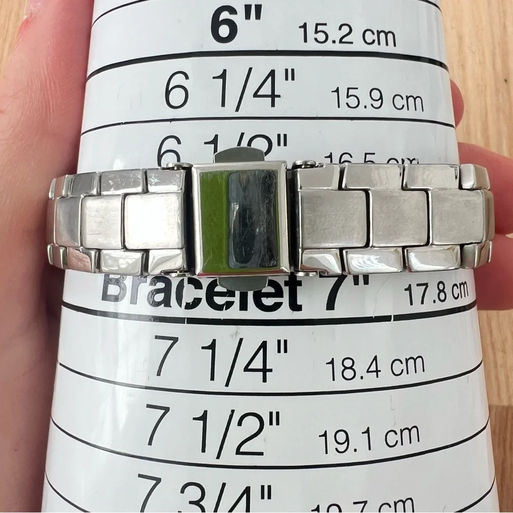 Skagen Denmark ladies silver tone bracelet dress watch NEW BATTERY